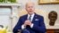 Foto Achiv: Prezidan Joe Biden chita nan Biwo Oval Lamezonblanch la, 4 Mas, 2022. 