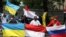 Aksi di depan Kedutaan Besar Rusia di Jakarta. (Foto: VOA/Indra Yoga)