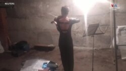 Ջութակահար Վերա Լիտովչենկոյի կատարումը Խարկովի ռմբապաստարանում
