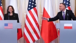 美国副总统哈里斯与波兰总统杜达在华沙美景宫举行联合记者会。(2022年3月10日)