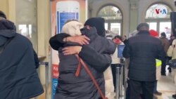 Emocionante encuentro entre dos refugiadas ucranianas en Polonia