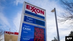 Cijene goriva na pumpi u prijestonici Vašingtonu (Foto: MANDEL NGAN / AFP)