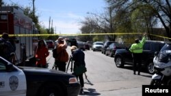 美国德州警察封锁了奥斯丁包裹爆炸现场之一。（2018年3月12日）