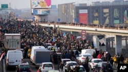 Thousands of protesters have gathered in Belgrade and other Serbian towns and villages to block roads and bridges despite police warnings and an intimidation campaign launched by authorities against the participants.