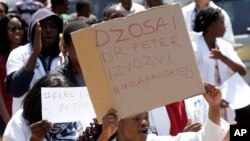 A group of Zimbabwean doctors protest at Parirenyatwa hospital in Harare, Sept. 15, 2019. The Zimbabwe Hospital Doctors Association said the group's president Peter Magombeyi was abducted on Saturday, days after receiving threats on his phone.