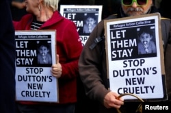 지난달 31일 호주 시드니에서 인권운동가들이 난민 수용을 촉구하는 시위를 벌이고 있다.