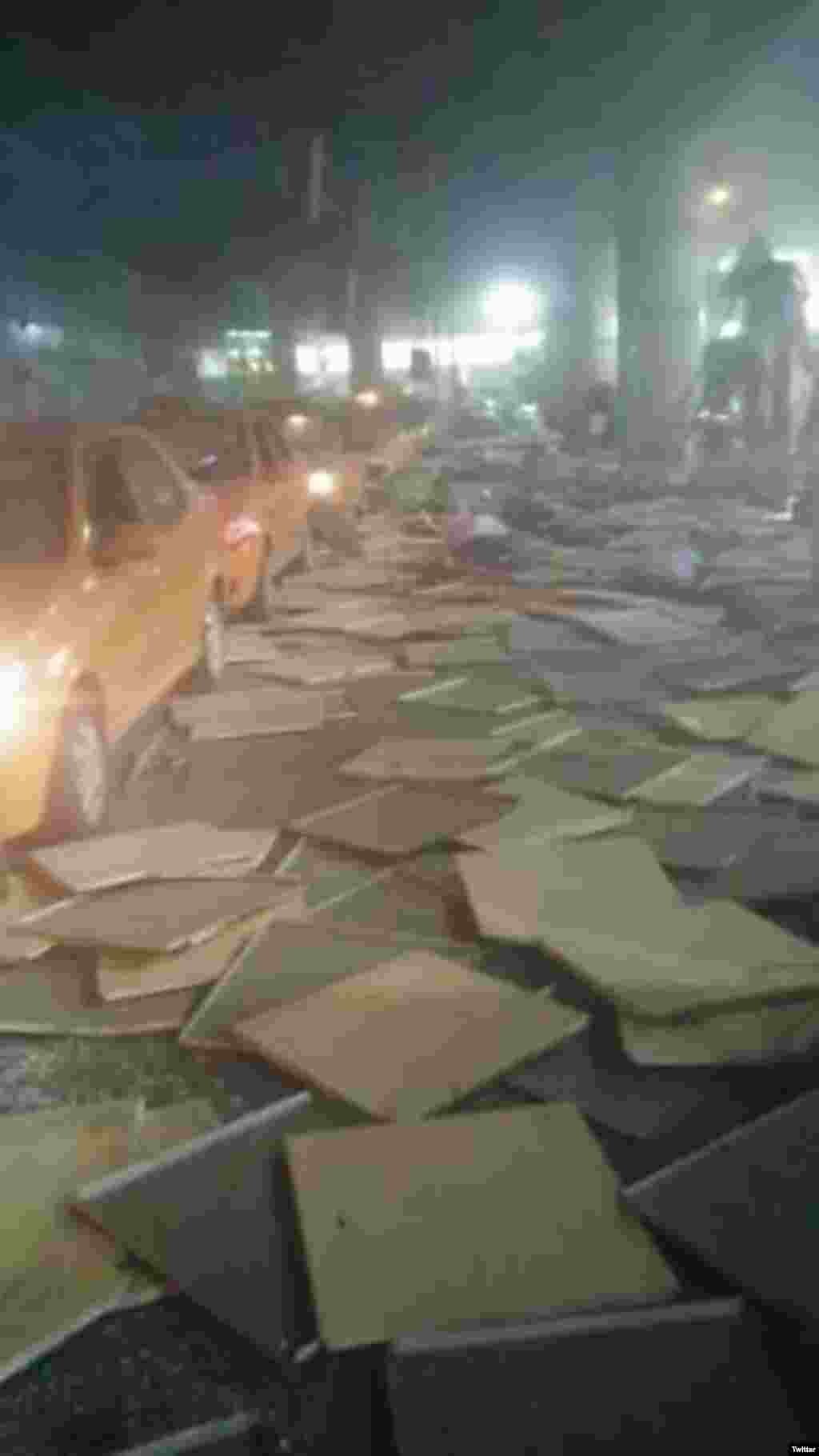 اتاترک ہوائی آڈے پر دھماکوں کے بعد گرا ہوا ملبہ