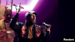 El músico dominicano Juan Luis Guerra participa de la ceremonia anual de los Premios Grammy Latinos, en Las Vegas, Nevada, EEUU, el 18 de noviembre de 2022.