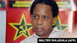 Chris Hani est considéré comme un des héros de la lutte anti-apartheid et son décès est commémoré chaque année en Afrique du Sud.