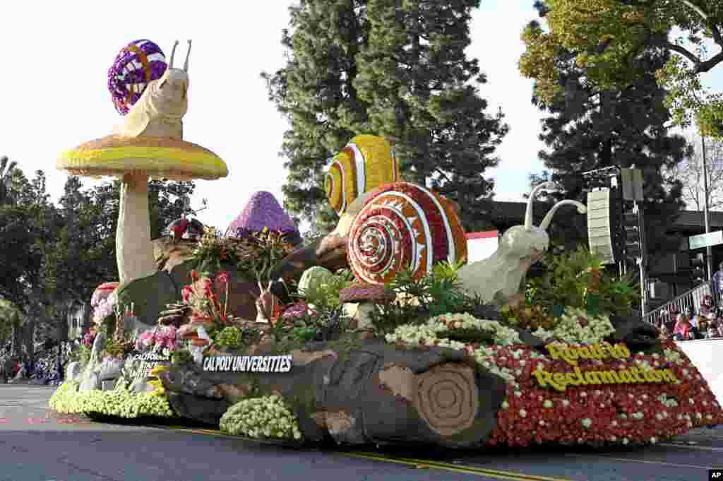 El desfile, que se realiza desde 1890, tuvo como tema &#39;Un Nuevo Giro&#39; y contó con la participación de 42 carrozas decoradas.