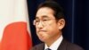 Perdana Menteri Jepang Fumio Kishida berhenti sejenak saat berbicara di depan awak media di kediaman resminya di Tokyo, Sabtu, 10 Desember 2022. (Foto: via AP)