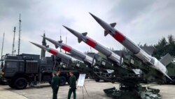 Mỹ, Nga tranh nhau bán vũ khí cho Việt Nam tại triển lãm đầu tiên ở Hà Nội - Điểm tin Việt Nam