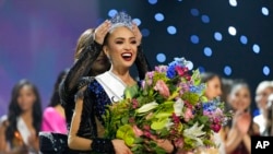 Miss USA R'Bonney Gabriel reacts as she is crowned Miss Universe during the final round of the 71st Miss Universe Beauty Pageant, in New Orleans, Jan. 14, 2023. 