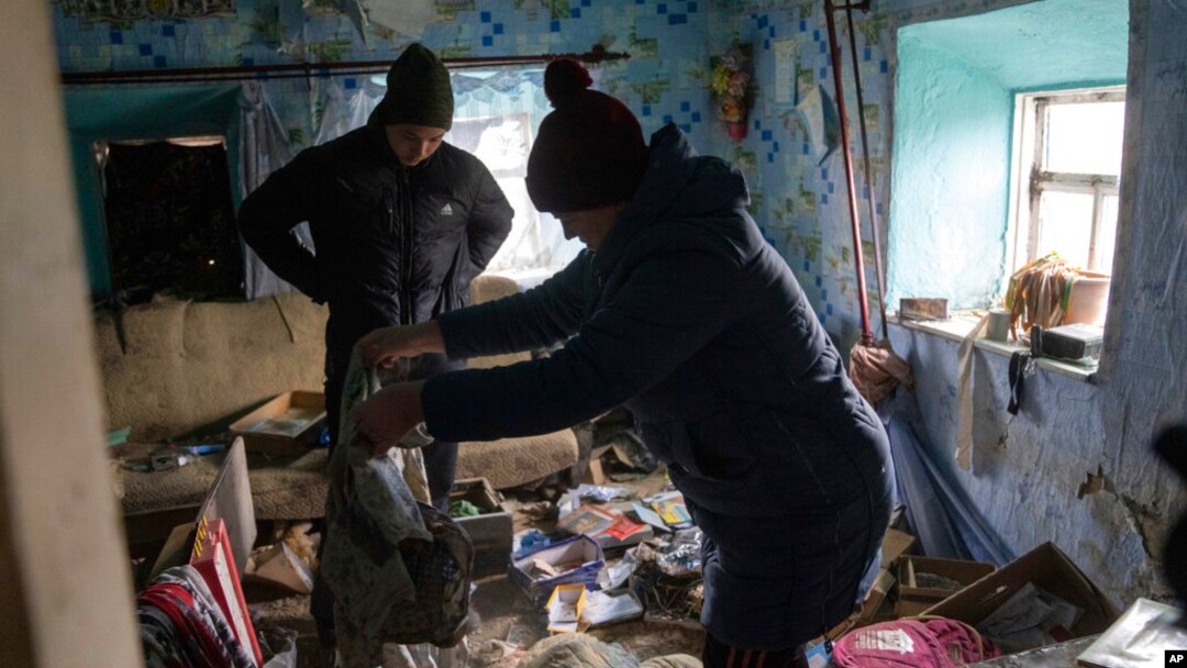 Një shtëpi e shkatërruar në fshatin Pravdyne, rajoni i Khersonit, Ukrainë - 6 Dhjetor, 2022. 