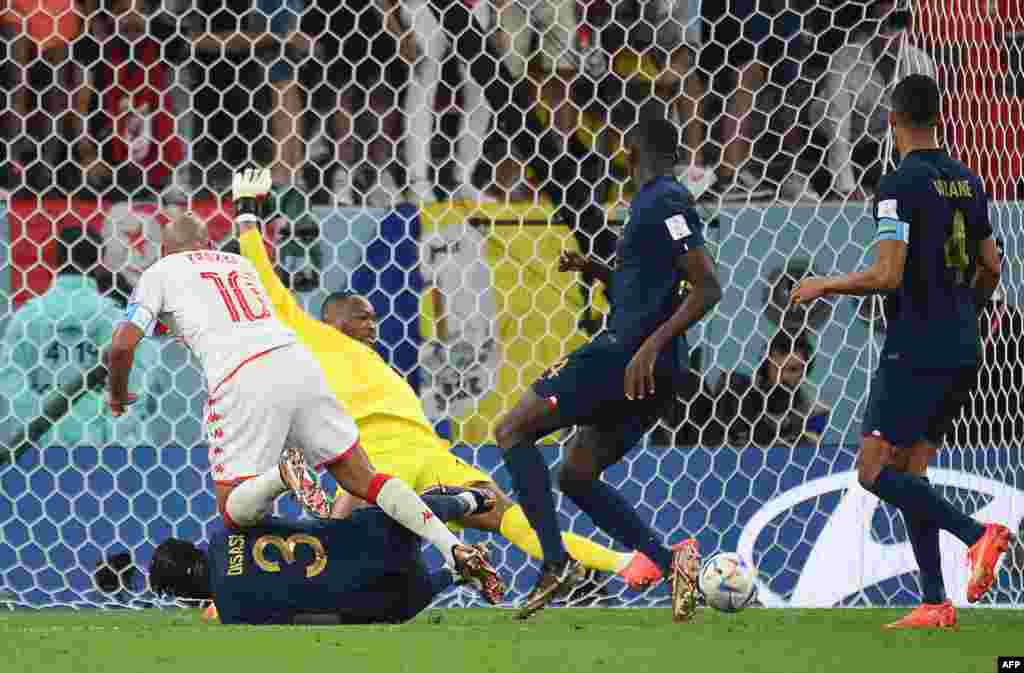 Attaquant ya Tunisie #10 Whabi Khazri atie mongete na match na France na groupe D ya Mondial Qatar 2022 na stade Al-Rayyan, Doha, 30 novembre 2022. (Photo by FRANCK FIFE / AFP)
