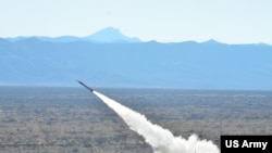 Tentara AS menembakkan rudal Patriot dalam sebuah latihan di Komplek McGregor Range, New Mexico, pada 14 Desember 2014. (Foto: Staff Sgt. Nathan Akridge, 31st ADA Bde Public Affairs)