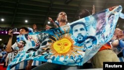 Argentina fans celebrate their team progressing to the quarter finals after defeating Australia at the 2022 FIFA World Cup