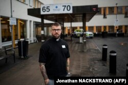 Oskar Arngarden, seorang pendeta Gereja Lutheran Swedia berusia 38 tahun, di Rumah Sakit Universitas Uppsala pada 30 Desember 2022, di Uppsala, Swedia. (Foto: AFP/Jonathan NACKSTRAND)