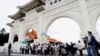 VOA连线：上百台湾人齐聚自由广场发声 力挺中国的“白纸革命”