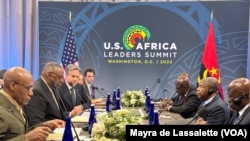 Reunião bilateral entre o Presidente João Lourenço, de Angola, e o Secretário de Estado Antony Blinken, e o Secretário de Defesa Lloyd Austin, na Cimeira EUA-África 2022. Washington DC, 13 de Dezembro.