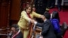 La nueva presidenta Dina Boluarte es jurada como jefa de Estado ante el Congreso de Perú, el 7 de diciembre de 2022.
