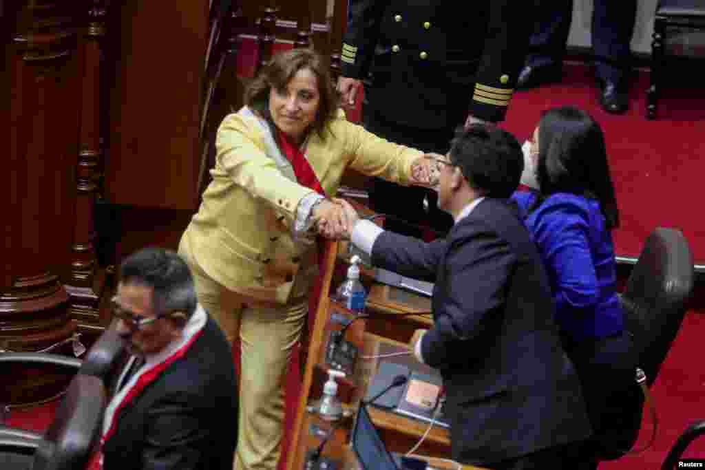 Dina Boluarte se convirtió el miércoles en la primera mujer en asumir la presidencia de Perú.&nbsp;&nbsp;