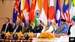 (Ki-ka) Menteri Pertahanan Australia Richard Marles, Menteri Brunei Halbi bin Mohammad Yussof, Menteri Pertahanan Kamboja Tea Banh, Menteri Pertahanan Nasional China Wei Fenghe, Menteri Pertahanan India Shri Rajnath Singh, Menteri Pertahanan Indonesia Prabowo Subianto, Wakil Menteri Pertahanan Jepang Kimi Onoda menghadiri Pertemuan Menteri-Menteri ASEAN Plus di Siem Reap, Kamboja, 23 November 2022. (Foto: Heng Sinith/AP PHOTO)