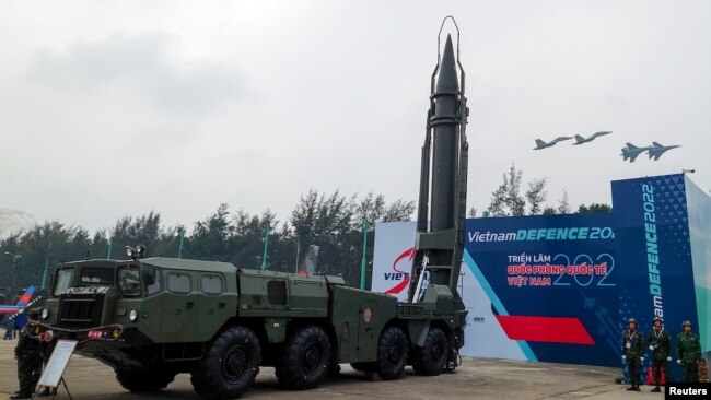 Tên lửa của Nga R17-E trưng bày tại Hà Nội, ngày 8/12/2022.