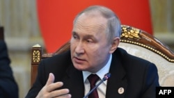 俄罗斯总统普京参加在吉尔吉斯斯坦首都比什凯克举行的最高欧亚经济理事会会议。(2022年12月9日)