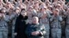 Pemimpin Korea Utara Kim Jong Un bersama dengan putrinya berfoto bersama sejumlah ilmuwan, insinyur, dan anggota militer Korea Utara. Foto dirilis oleh media pemerintah Korea Utara pada 27 November 2022. (Foto: KCNA via Reuters)