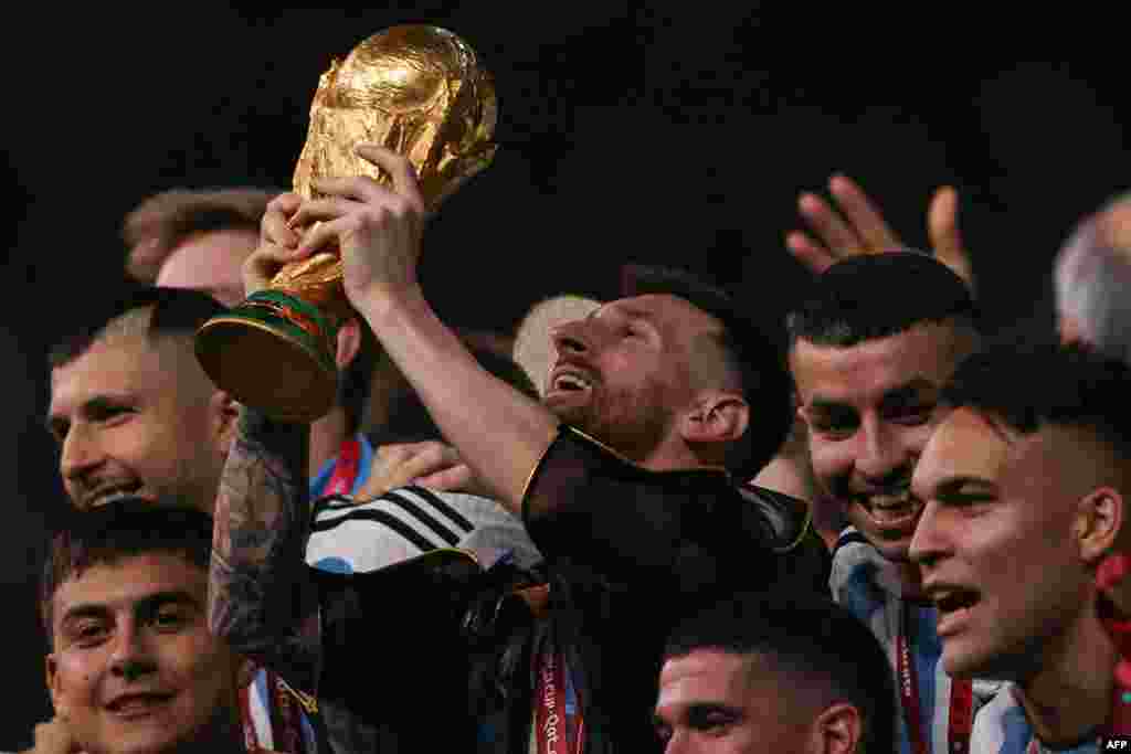 FBL-WC-2022-MATCH64-ARG-FRA-TROPHY