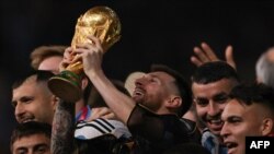 FBL-WC-2022-MATCH64-ARG-FRA-TROPHY