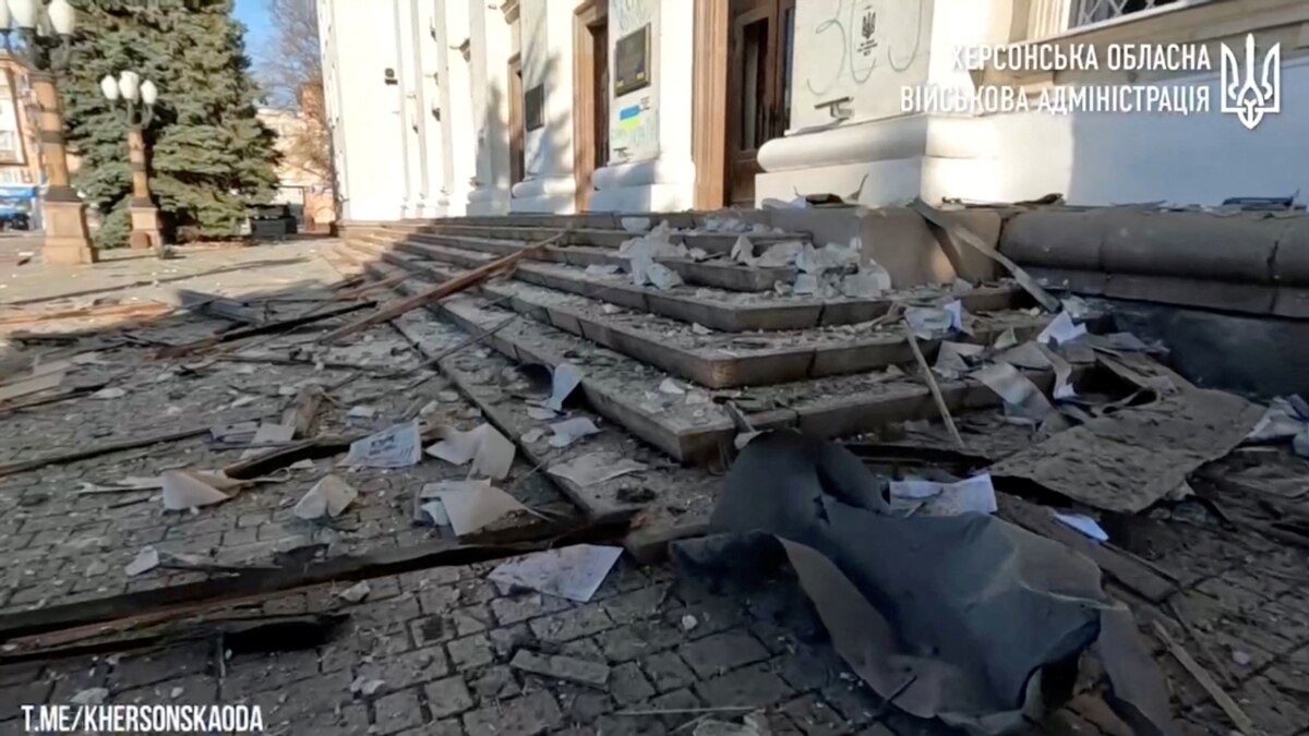 Российские войска обстреляли центр Херсона 
  