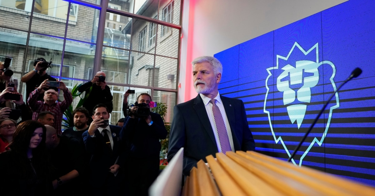 Pavel Leads Ahead of Czech Vote; Opponent Plays on War Fears