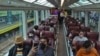 Suasana di dalam Kereta Panoramic yang sedang menaikkan penumpang di Stasiun Gambir, Jakarta. (VOA/Indra Yoga) 