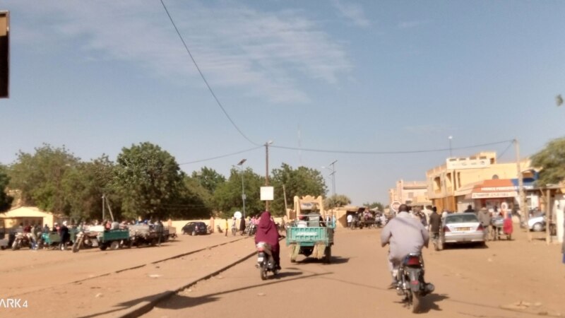 Mali: fuyant les jihadistes, des centaines de réfugiés et de déplacés arrivent à Gao