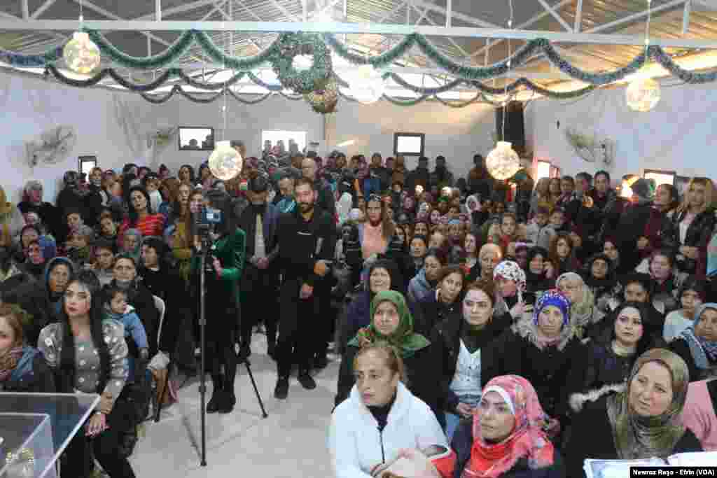 Krîstiyanên Efrînê li Derbideriyê Cejna Krîsmisê Pîroz Dikin