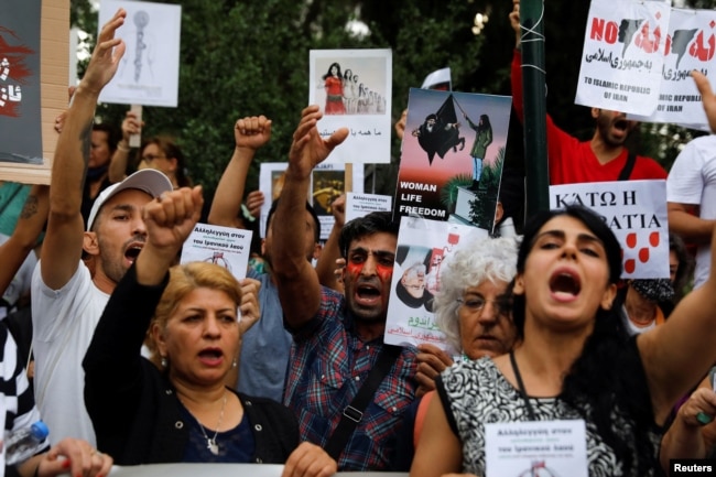 FILE - After the death of Mahsa Amini, demonstrators protest outside the Iranian Embassy in Athens, Greece, Sept. 27, 2022. (REUTERS/Costas Baltas)