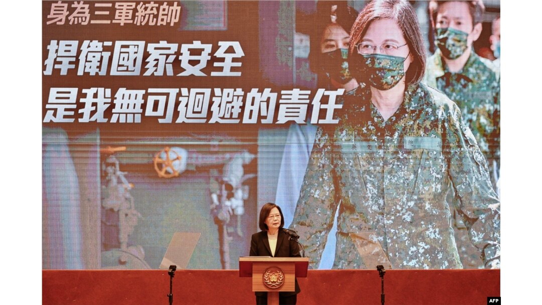 Presiden Taiwan Tsai Ing-wen dalam konferensi pers di kantor kepresidenan di Taipei, 27 Desember 2022. (Sam Yeh / AFP)
