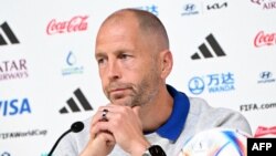 El entrenador del equipo estadounidense, Gregg Berhalter ofreció una conferencia de prensa, el lunes 28 ed noviembre, en la que pidió disculpas en nombre de los jugadores y el cuerpo técnico.