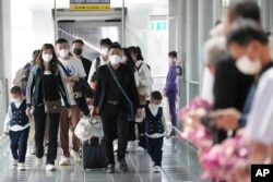 中国开放边境后，中国乘客抵达泰国曼谷的素万那普国际机场。（2023年1月9日）