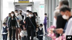 中國開放邊境後，中國乘客抵達泰國曼谷的素萬那普國際機場。（2023年1月9日）