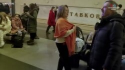 Մինչ մարդիկ երգում են մետրոյում, ռուսական հրթիռները ռմբակոծում են քաղաքը_1.mp4