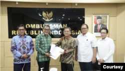 Ombudsman menyampaikan Hasil Kajian Sistemik Tata Kelola Pelayanan Publik pada Unit Rehabilitasi Sosial bagi Penyandang Disabilitas Mental kepada Direktur Jenderal Rehabilitasi Sosial Kemensos, Pepen Nazaruddin, Rabu, 21 Desember 2022 di Jakarta. (Foto: Ombudsman)