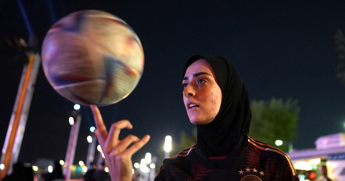 Acrobacias con la pelota más alla del velo: la historia de Maymi Asgari