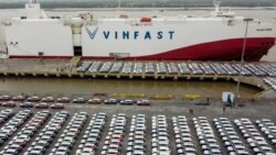 VinFast giao lô ôtô điện đầu tiên cho khách hàng Mỹ - Bản tin VOA