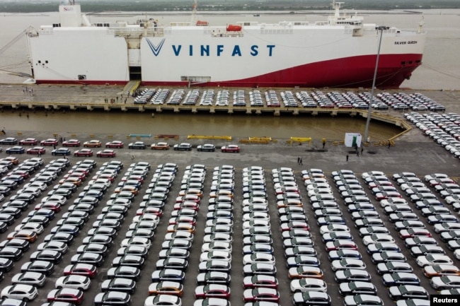 VinFast xuất khẩu lô xe EV gồm 999 chiếc sang Mỹ hôm 25/11/2022.