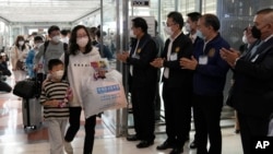 Chinese tourists arrive at Suvarnabhumi International Airport in Samut Prakarn province, Thailand, Monday, Jan. 9, 2023. 