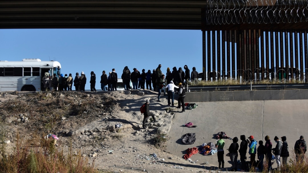 Migrants line up at the border, awaiting the end of Title 42