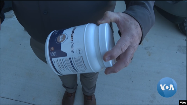 Salah satu produkLocus Agricultural Solutions yang digunakan untuk pertanian karbon (Carbon farming). (VOA Video/Kane Farabaugh)